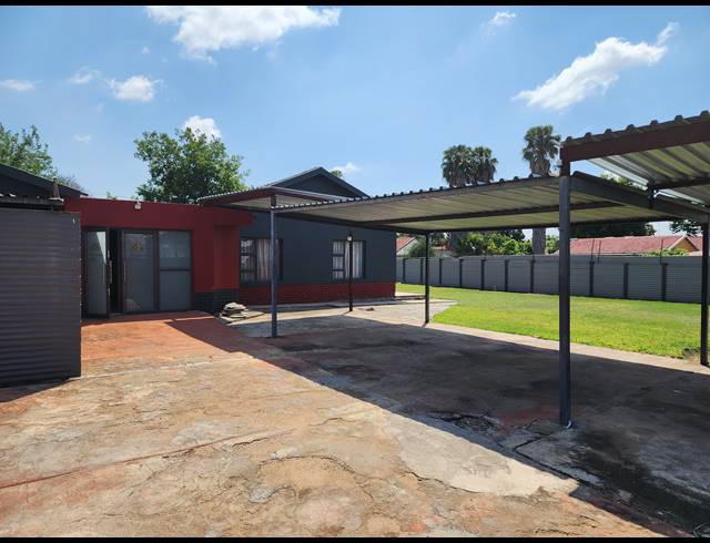 9 BEDROOM HOUSE FOR SALE IN IVY PARK